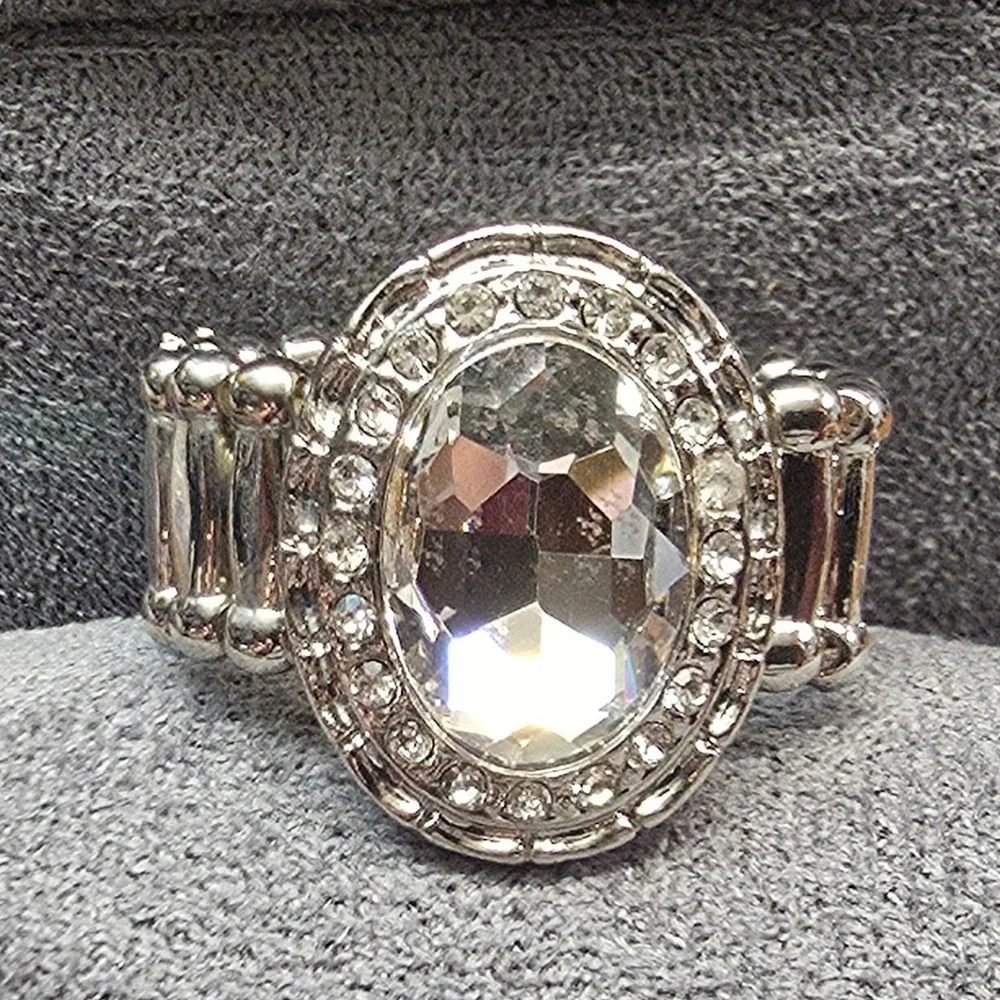 New Oval Clear Rhinestone Stretch Band Ring Silver Tone Statement Cocktail Halo